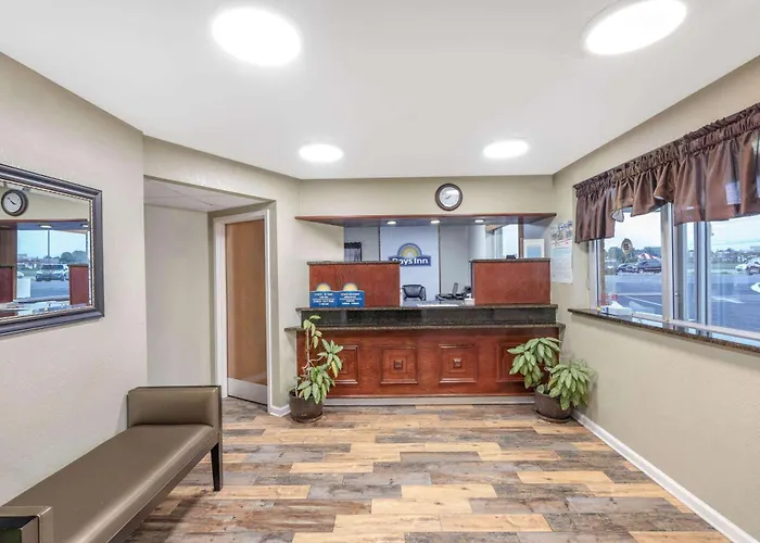 Days Inn By Wyndham Clarksville Tn