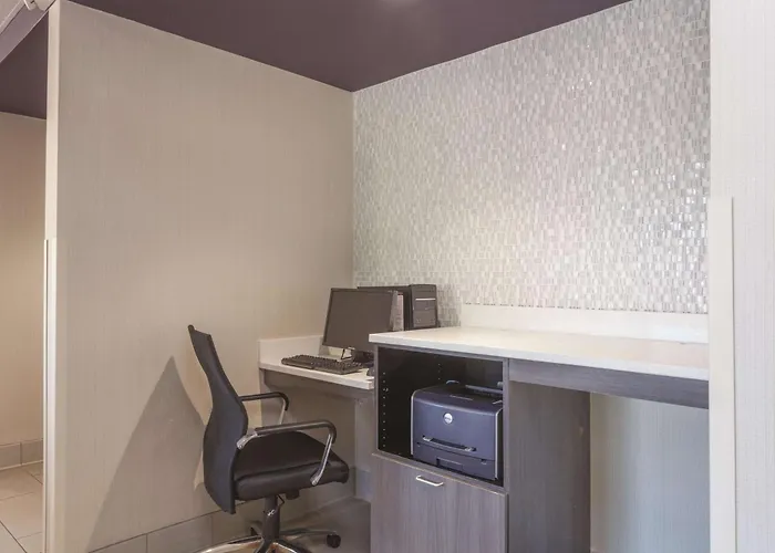La Quinta Inn & Suites By Wyndham Jackson Airport - Pearl