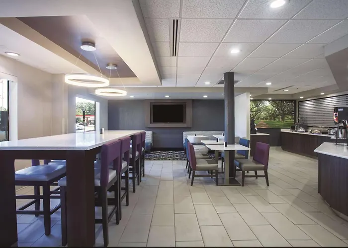 La Quinta Inn & Suites By Wyndham Jackson Airport - Pearl