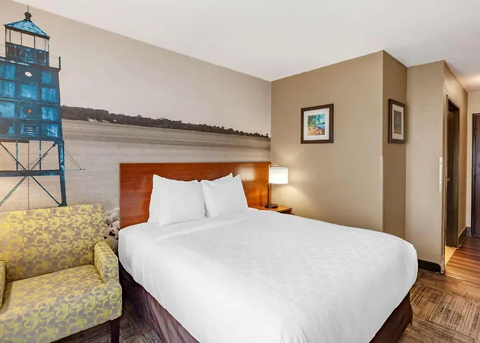 Clarion Pointe Racine - Mount Pleasant
