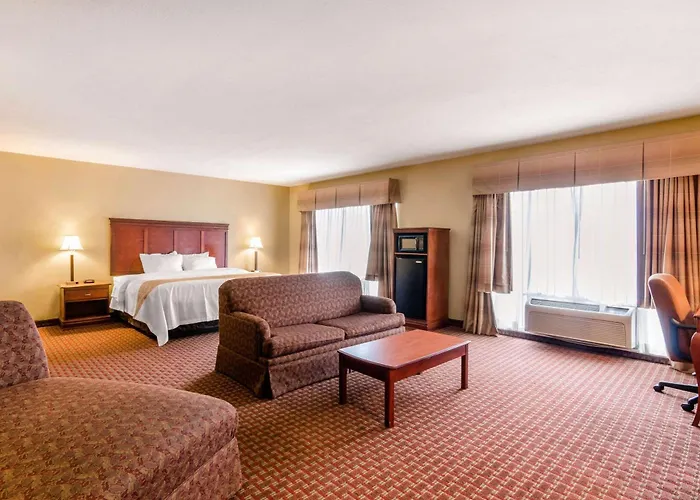 Quality Inn & Suites Carthage Near Precious Moments Chapel