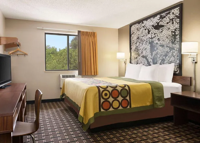 Super 8 By Wyndham Mayfield