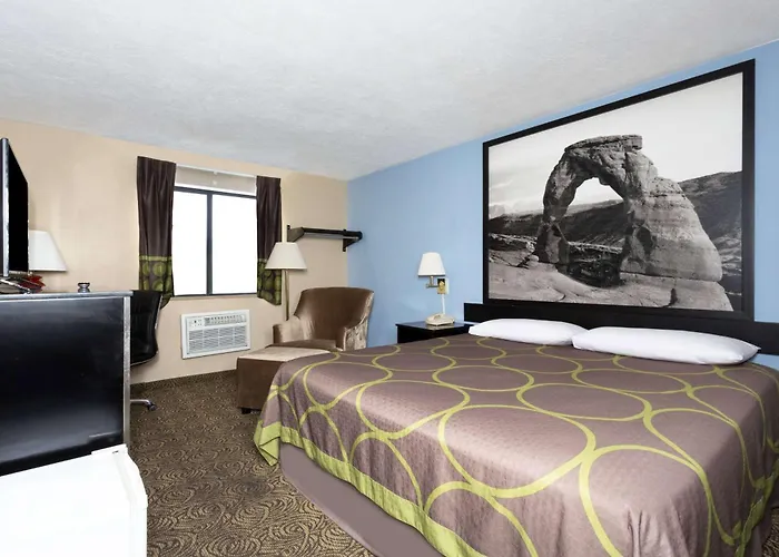 Super 8 By Wyndham Logan
