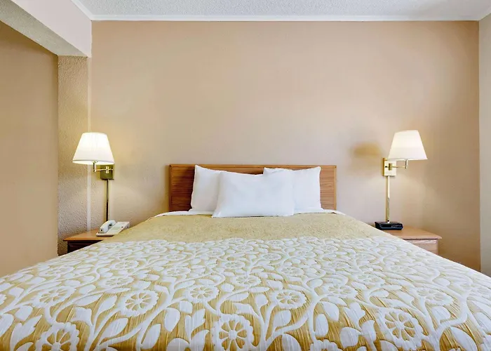 Days Inn By Wyndham Fairmont