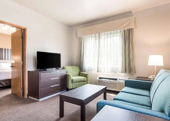 Quality Inn & Suites Bainbridge Island