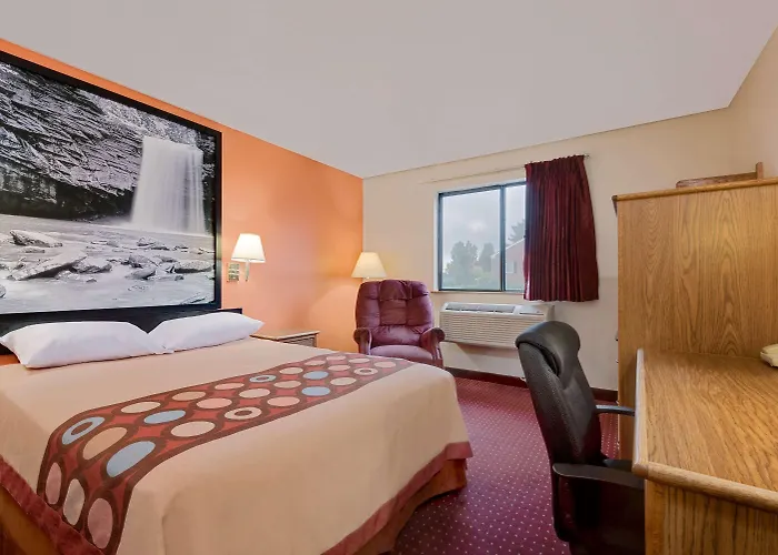 Hillside Inn & Suite
