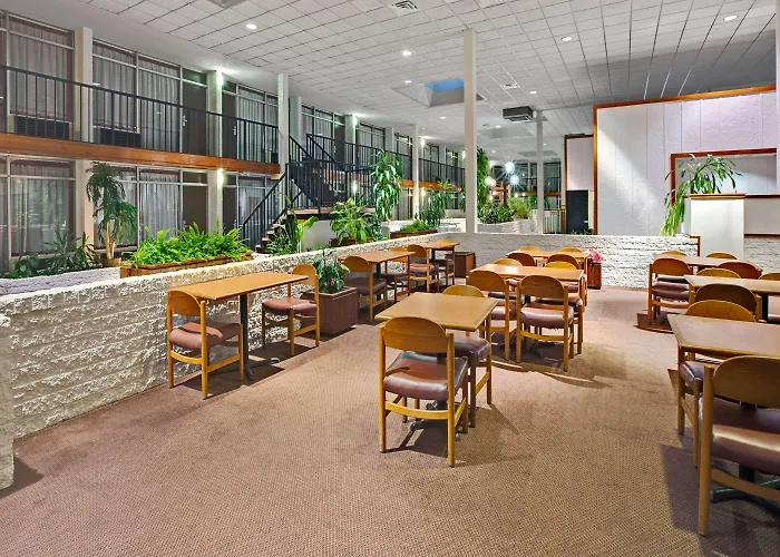 Super 8 By Wyndham Norman