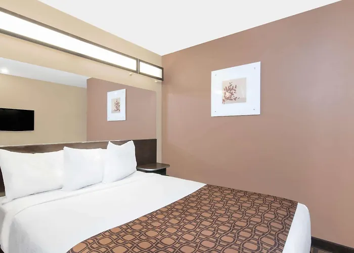 Microtel Inn & Suites