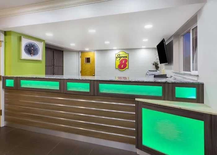 Super 8 By Wyndham Fortuna
