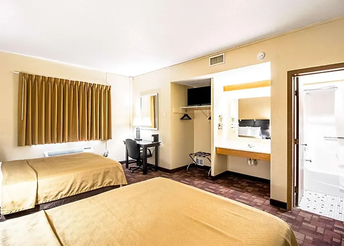 Econo Lodge Watertown