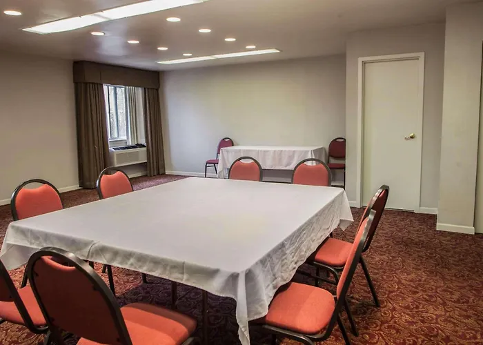 Quality Inn & Suites St Charles -West Chicago