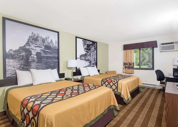 Super 8 By Wyndham Eau Claire I-94