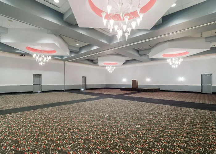 Quality Inn & Suites Conference Center Statesboro Historic District