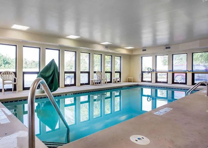 Comfort Inn & Suites At Stone Mountain
