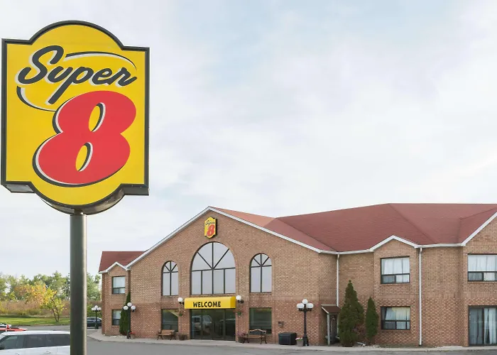 Super 8 Mount Hope/Hamilton International Airport
