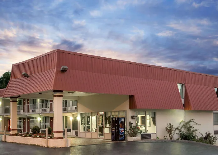 Super 8 By Wyndham Kingsport /I-81