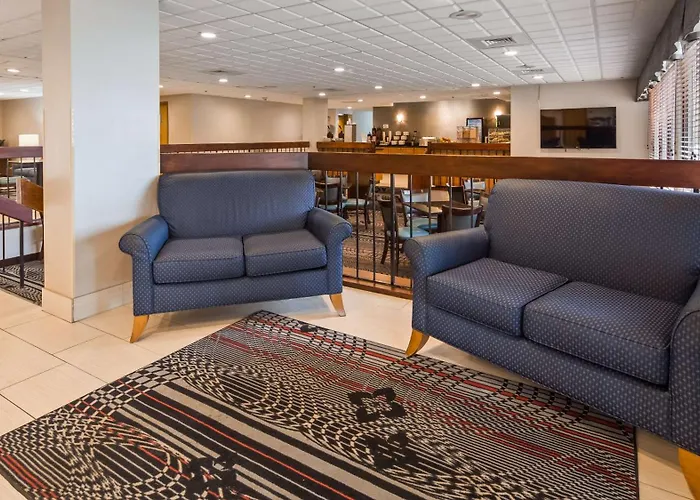 Days Inn By Wyndham Englewood Dayton Airport