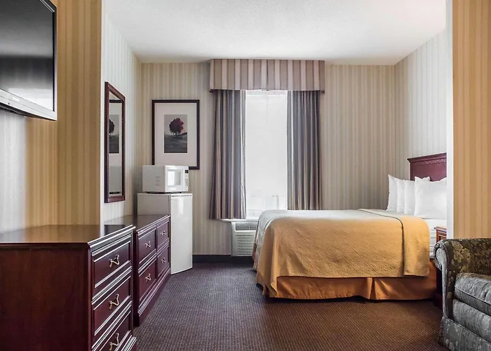 Quality Hotel & Suites Woodstock