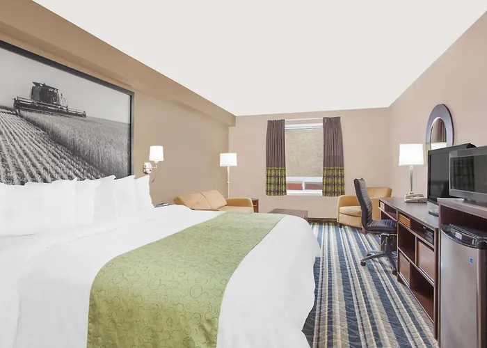 Super 8 By Wyndham Brandon Mb
