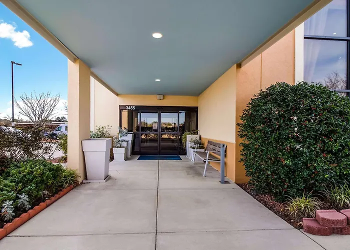 Clarion Pointe New Bern
