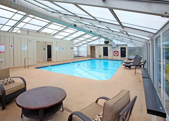 Clarion Inn Surfrider Resort