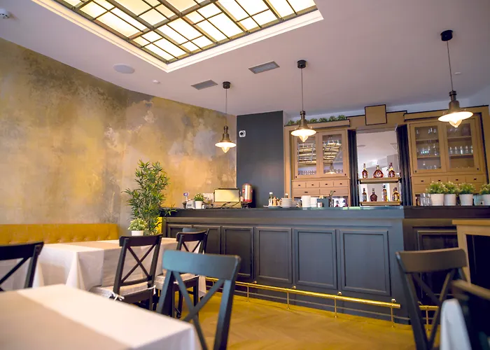 Public House Hotel