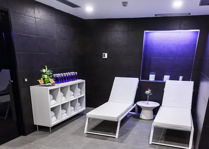 Seven Hotel & Wellness - Gay Men Only