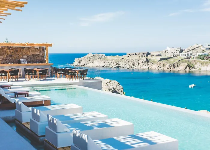 Super Paradise Hotel
