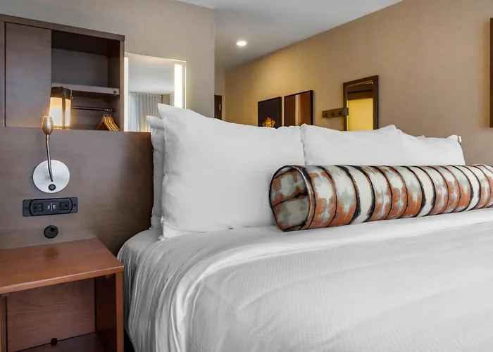 Cambria Hotel Omaha Downtown