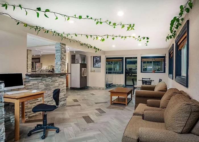 Super 8 By Wyndham Fort Madison