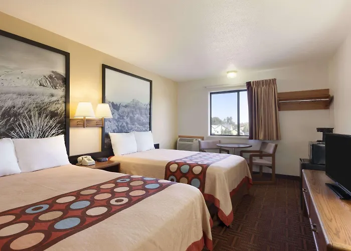Super 8 By Wyndham Wall