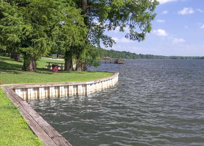 Days Inn By Wyndham Lake Village
