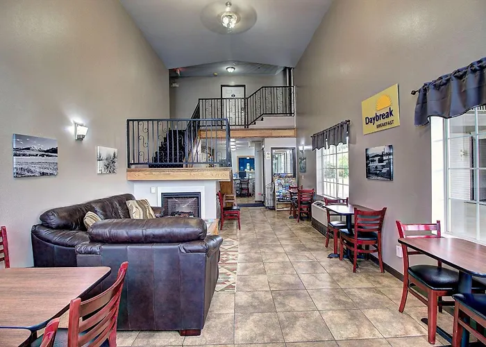 Days Inn & Suites By Wyndham Lolo