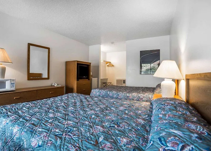 Rodeway Inn & Suites