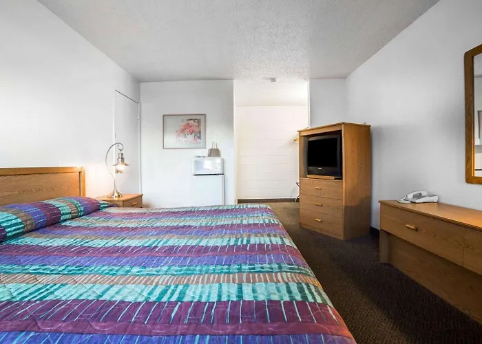 Rodeway Inn & Suites