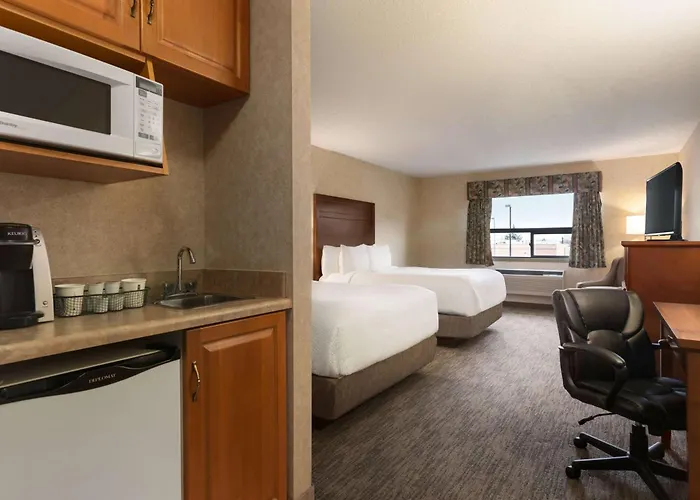 Days Inn & Suites By Wyndham Brooks