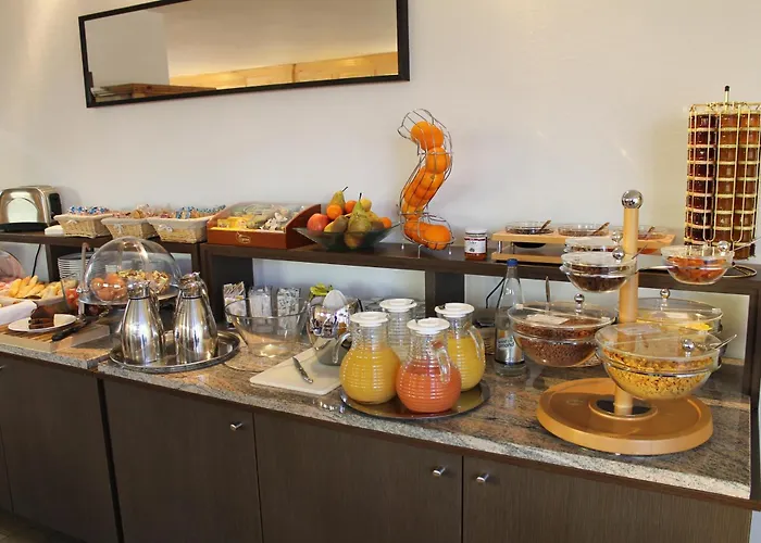 Logis Hotel & Restaurant - Le Relais De Montigny