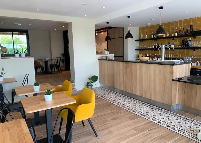 Logis Hôtels - Le Bellaroc - Hôtel 2 étoiles et Restaurant