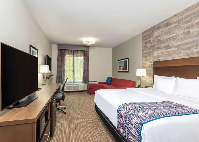 La Quinta Inn And Suites By Wyndham Bloomington