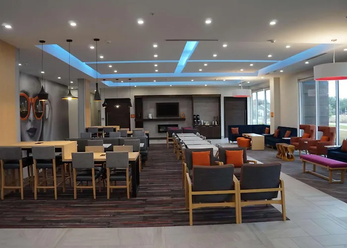 La Quinta Inn & Suites By Wyndham Lewisville