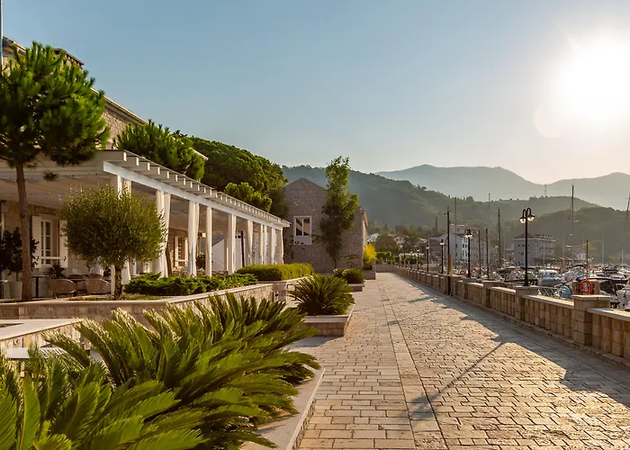 Lazure Hotel & Marina