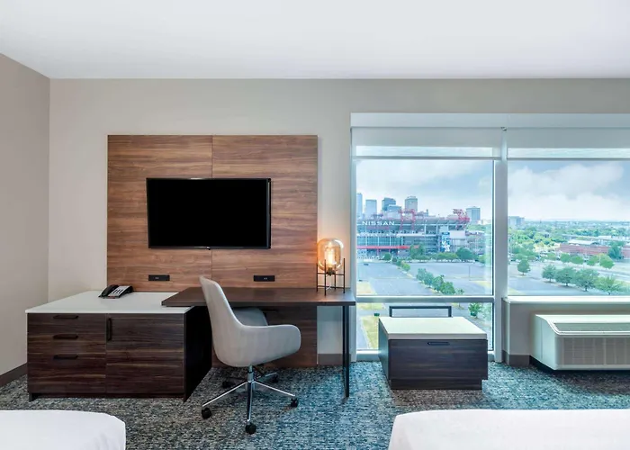 La Quinta Inn & Suites By Wyndham Nashville Downtown Stadium