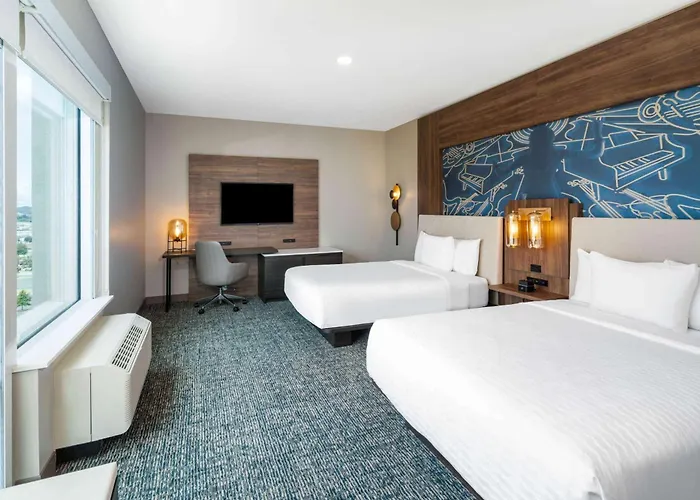 La Quinta Inn & Suites By Wyndham Nashville Downtown Stadium