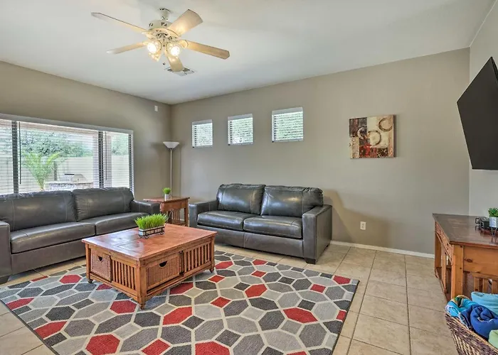 Putting Green + Game Room: Goodyear Oasis