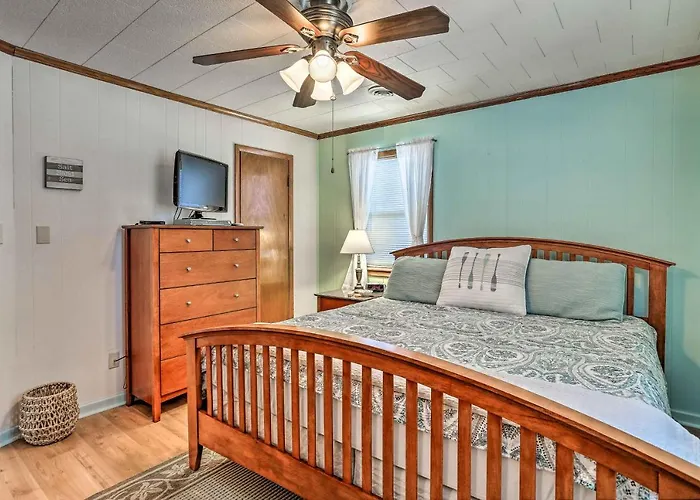 Nags Head Cottage: Screened Porch, Walk To Beach!