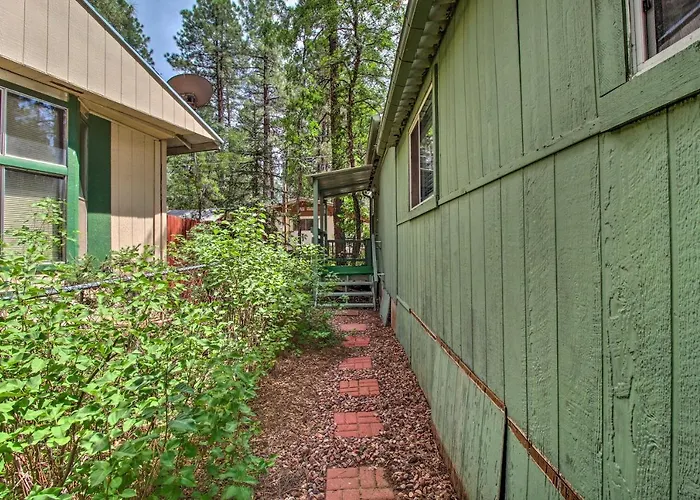 2 Mi To Rainbow Lake: Woodsy Retreat W/ Deck!