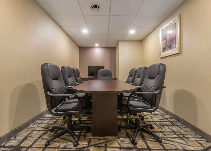 Quality Inn & Suites Windsor - Downtown