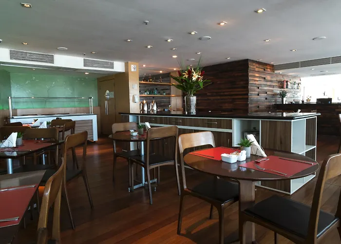 Golden Tulip Macae