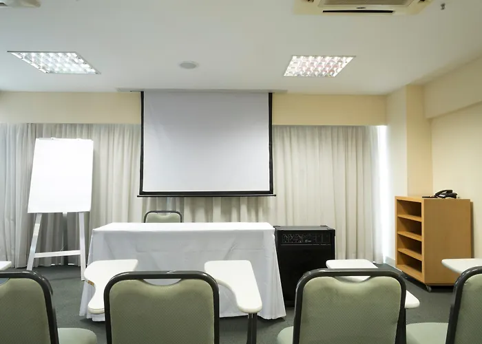Golden Tulip Macae