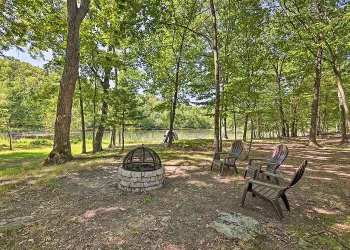 Fire Pit & Grill: Lakefront Poconos Cottage!
